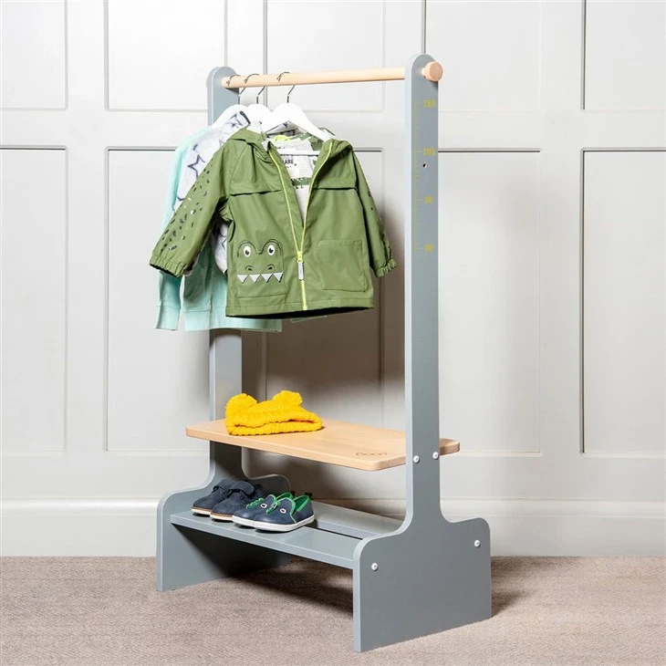 Деревянная вешалка для одежды для детей